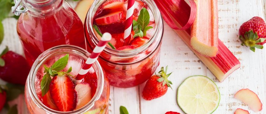 Fruchtige Erdbeerbowle (alkoholfrei) | Heilpflanzen-Experten